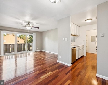 706 Woodhollow Drive - Photo Thumbnail 9