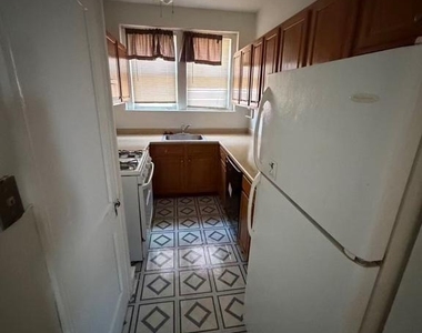 109 E Main Street - Photo Thumbnail 4