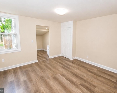 319 York Street - Photo Thumbnail 4