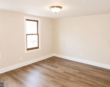 319 York Street - Photo Thumbnail 8