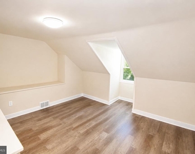319 York Street - Photo Thumbnail 14