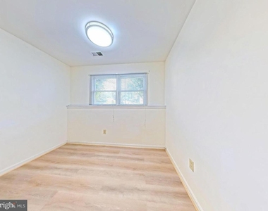 10651 Pine Haven Terrace - Photo Thumbnail 33