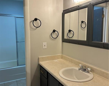 7670 Beverly Drive - Photo Thumbnail 11