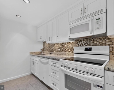 4601 Park Avenue N - Photo Thumbnail 3