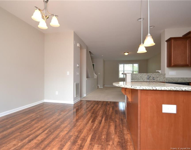 208 Irving Way - Photo Thumbnail 12