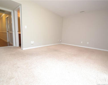 208 Irving Way - Photo Thumbnail 4