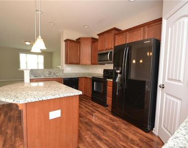 208 Irving Way - Photo Thumbnail 13