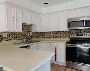 8284 Mary Lee Lane - Photo Thumbnail 4