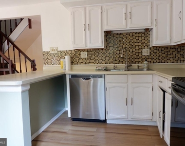8284 Mary Lee Lane - Photo Thumbnail 5