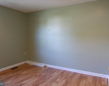 8284 Mary Lee Lane - Photo Thumbnail 18