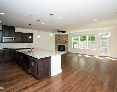 647 Newlyn Drive - Photo Thumbnail 9