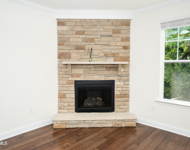 647 Newlyn Drive - Photo Thumbnail 13