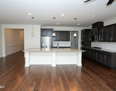 647 Newlyn Drive - Photo Thumbnail 11