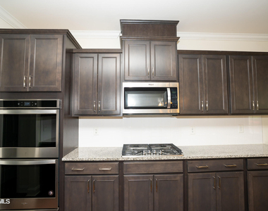 647 Newlyn Drive - Photo Thumbnail 15
