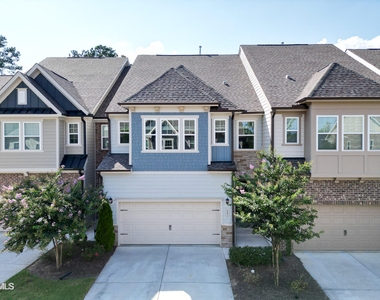 647 Newlyn Drive - Photo Thumbnail 3