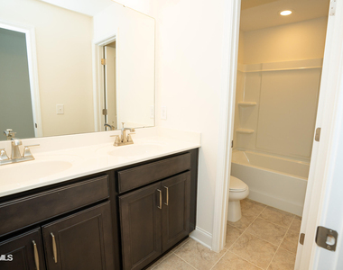 647 Newlyn Drive - Photo Thumbnail 34