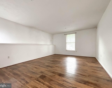 905 Woodbridge Court - Photo Thumbnail 17