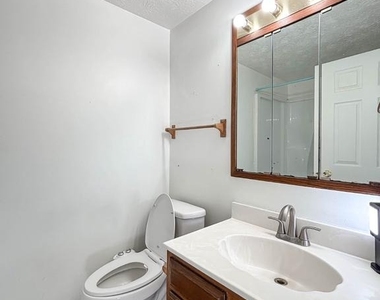 905 Woodbridge Court - Photo Thumbnail 15