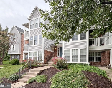905 Woodbridge Court - Photo Thumbnail 3