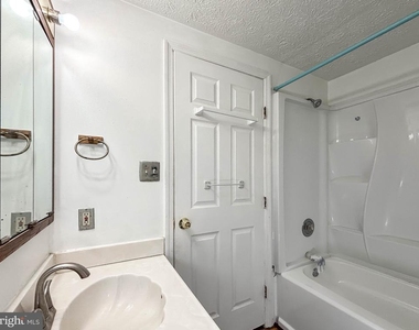 905 Woodbridge Court - Photo Thumbnail 13