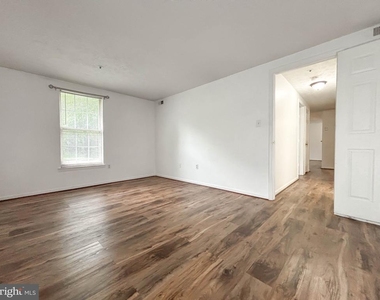 905 Woodbridge Court - Photo Thumbnail 11