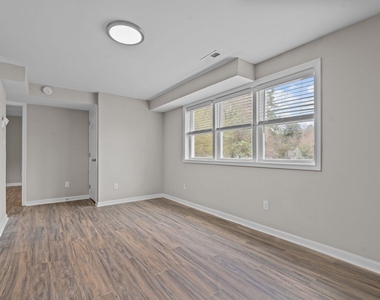 1302 King Street - Photo Thumbnail 4