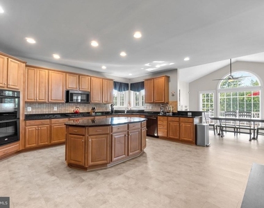 4012 Belgrave Circle - Photo Thumbnail 4