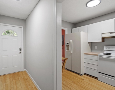 827a Edwards Street - Photo Thumbnail 3