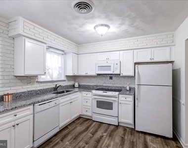 305 Luther Drive - Photo Thumbnail 5