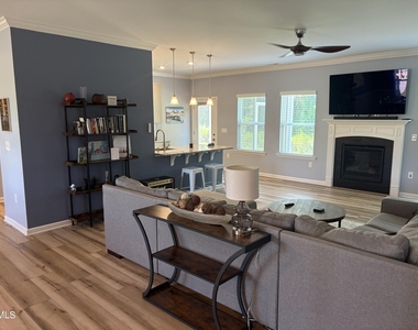 132 Lexington Drive - Photo Thumbnail 2