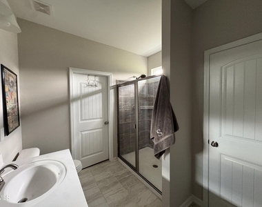 132 Lexington Drive - Photo Thumbnail 13