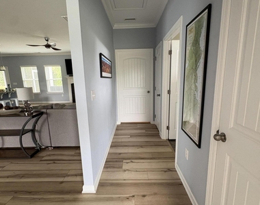 132 Lexington Drive - Photo Thumbnail 18