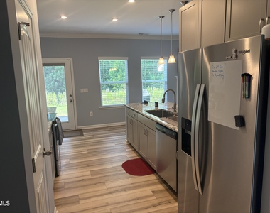 132 Lexington Drive - Photo Thumbnail 6