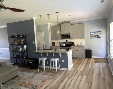 132 Lexington Drive - Photo Thumbnail 4