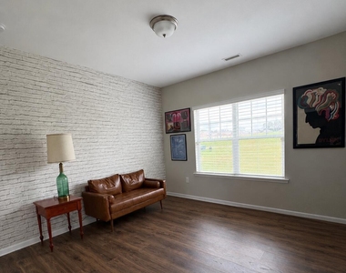 132 Lexington Drive - Photo Thumbnail 15