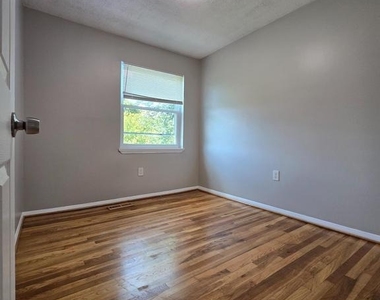 712 Mansfield Road - Photo Thumbnail 12