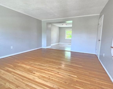 712 Mansfield Road - Photo Thumbnail 2