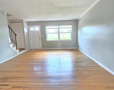 712 Mansfield Road - Photo Thumbnail 3