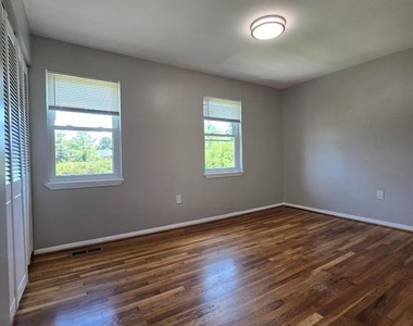 712 Mansfield Road - Photo Thumbnail 10