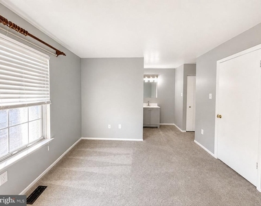 3811 Glenview Terrace - Photo Thumbnail 10