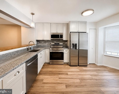 3811 Glenview Terrace - Photo Thumbnail 7