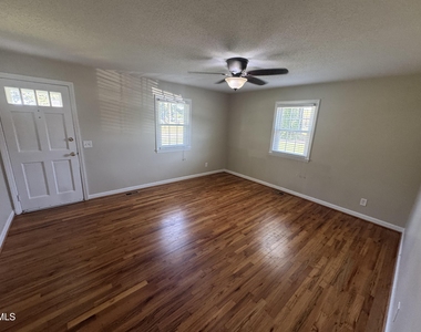 1410 Jonesboro Road - Photo Thumbnail 3