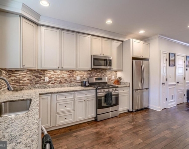 631 S Eaton Street - Photo Thumbnail 8
