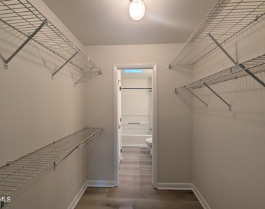 386 Summerwalk Circle - Photo Thumbnail 8