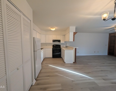 386 Summerwalk Circle - Photo Thumbnail 4