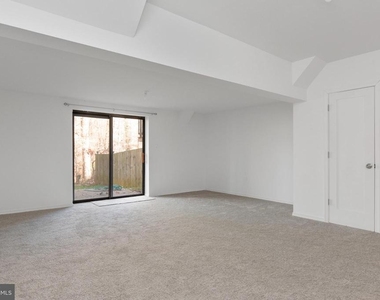 1225 Driftwood Court - Photo Thumbnail 10
