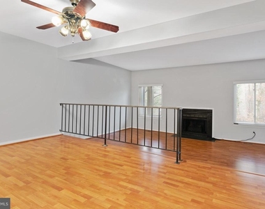 1225 Driftwood Court - Photo Thumbnail 3