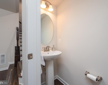 2958 Cornfield Avenue - Photo Thumbnail 2