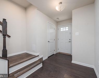 2958 Cornfield Avenue - Photo Thumbnail 1