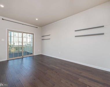 2958 Cornfield Avenue - Photo Thumbnail 6